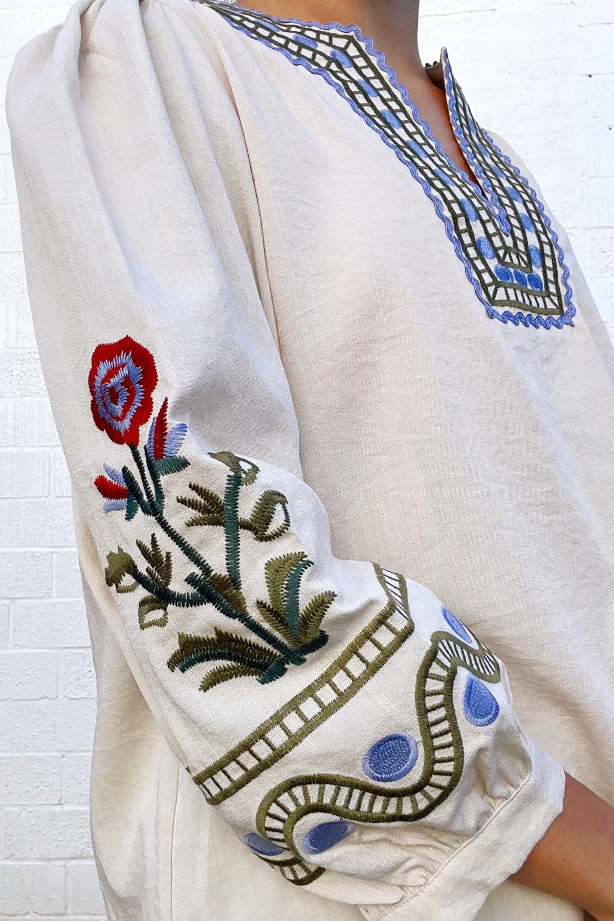 Ivory Embroider Flower Sleeve Blouse