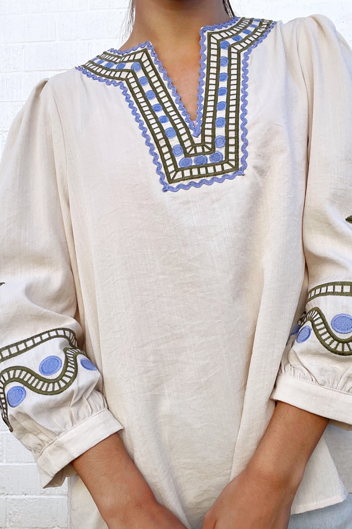 Ivory Embroider Flower Sleeve Blouse