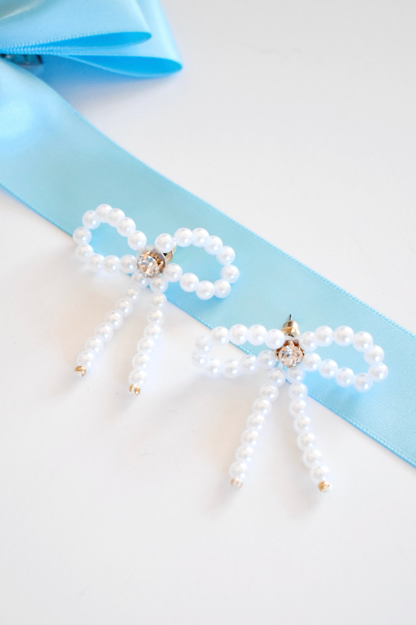 Load image into Gallery viewer, Pearl Bow Earrings
