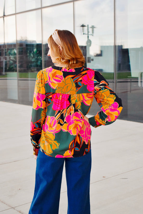 Load image into Gallery viewer, Black Bold Floral Blouse
