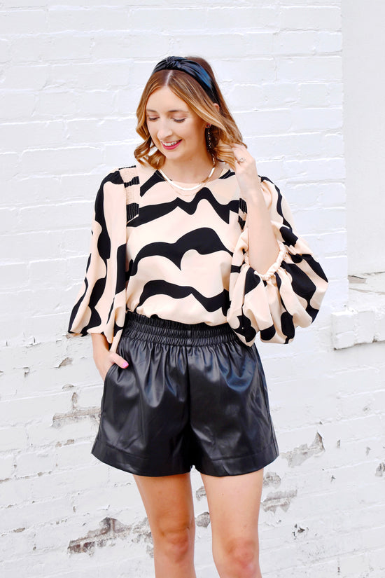 Load image into Gallery viewer, Black Wavy Balloon Sleeve Blouse
