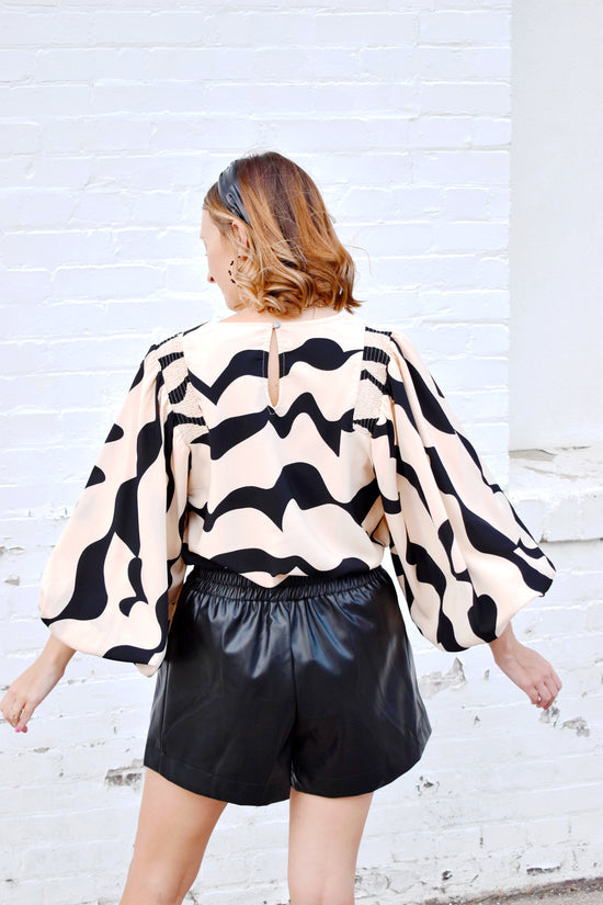 Black Wavy Balloon Sleeve Blouse