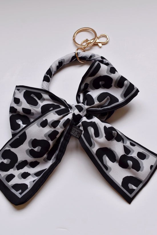 Load image into Gallery viewer, Leopard Bow Key Bracelet
