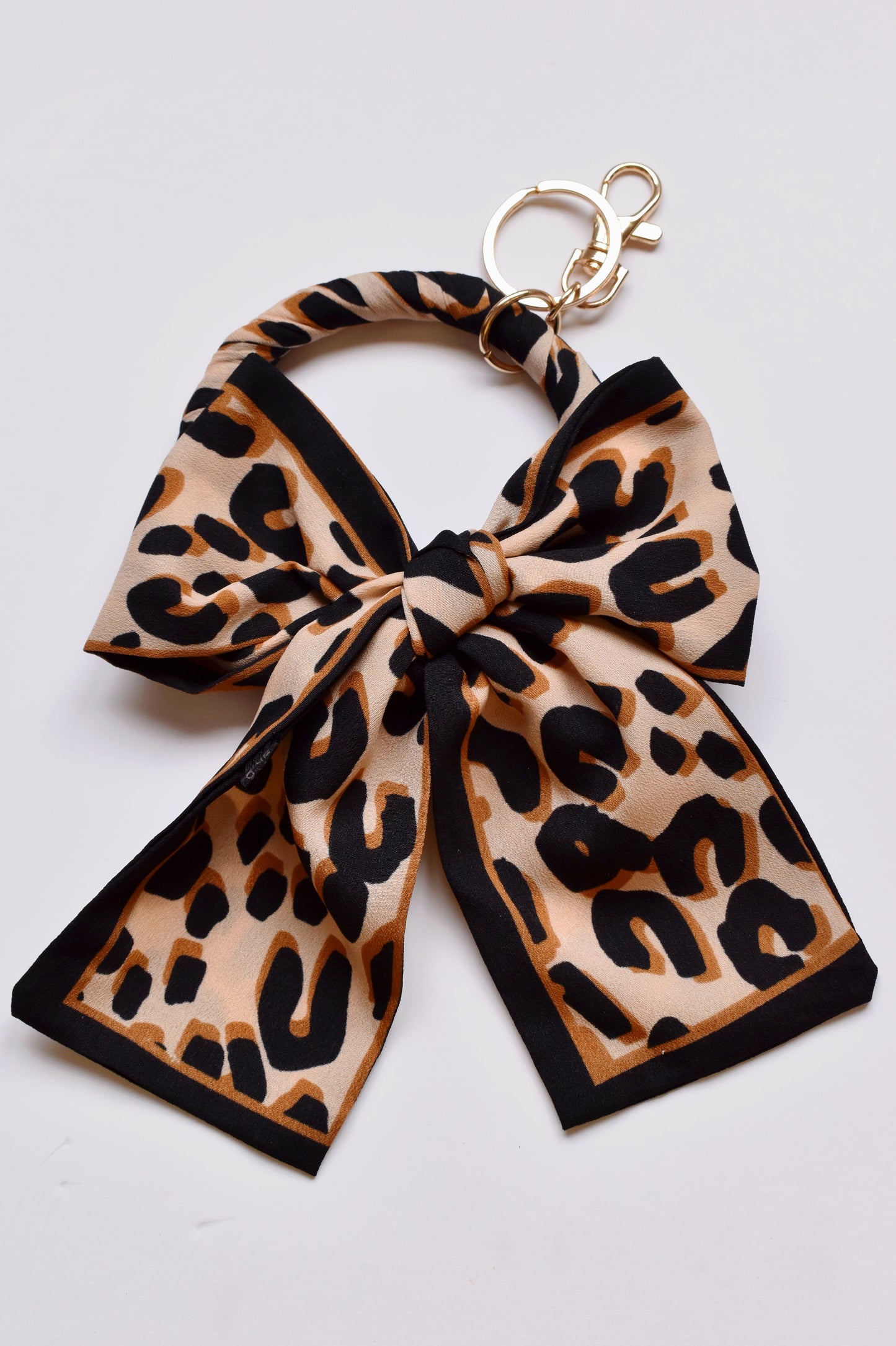 Load image into Gallery viewer, Leopard Bow Key Bracelet
