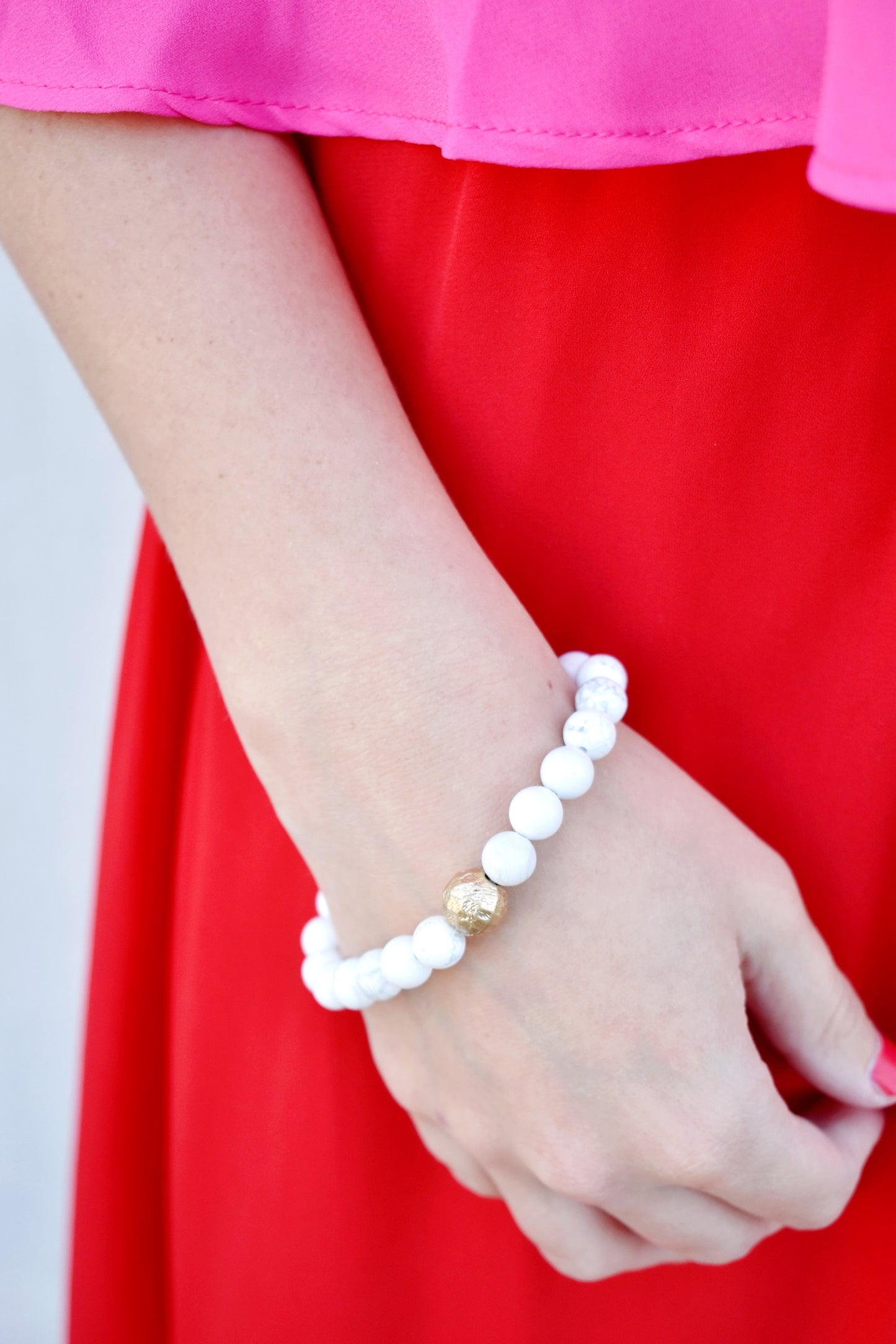 Load image into Gallery viewer, White Stone and Gold Ball Bracelet
