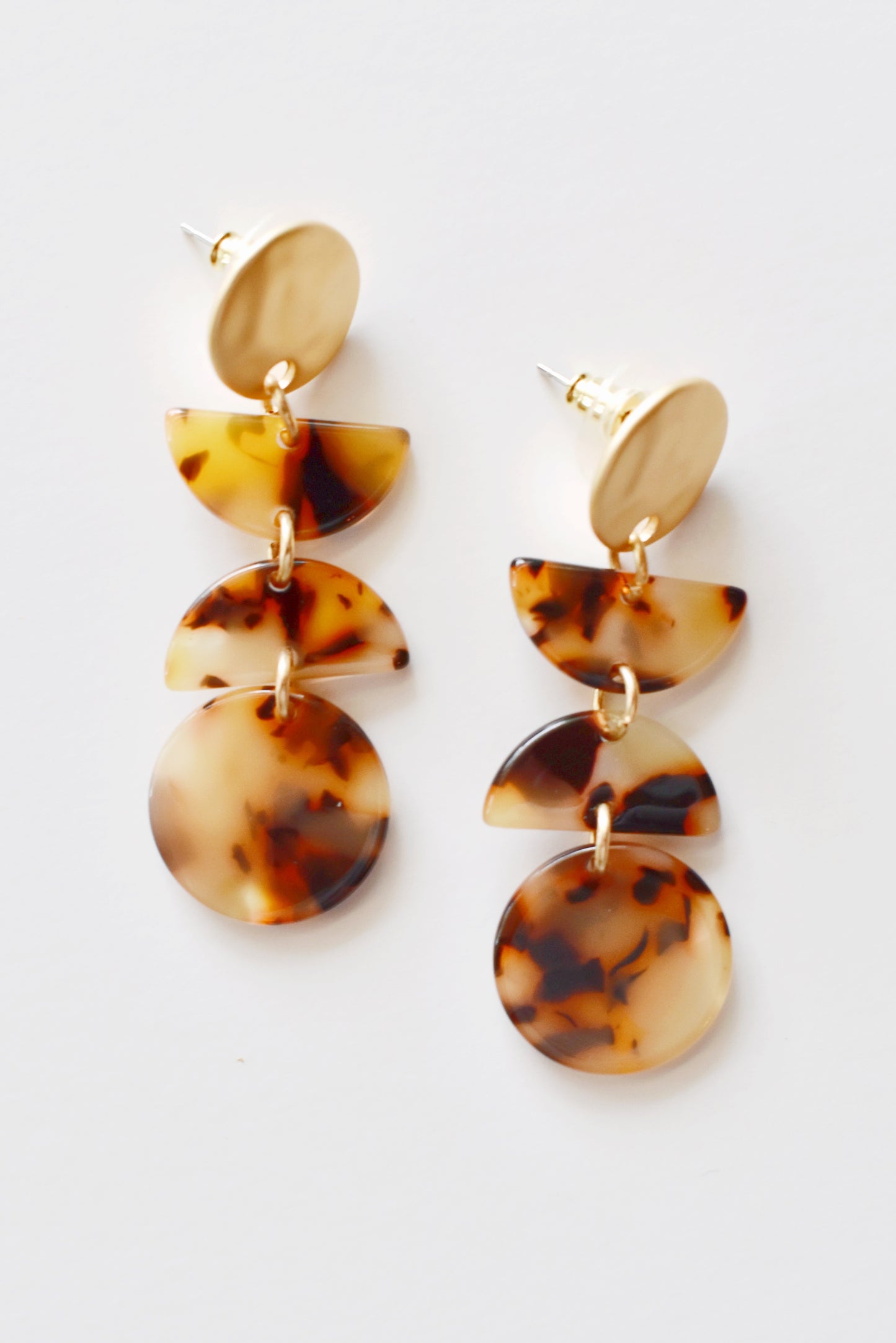 Load image into Gallery viewer, Tortoise Acrylic Disk Dangle Earrings
